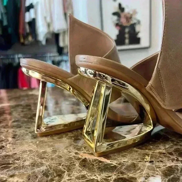 Gianni Bini Zeema Cut Out Curved Leather Wedge In Caramel SZ 7.5M *Never Worn - Picture 6 of 9